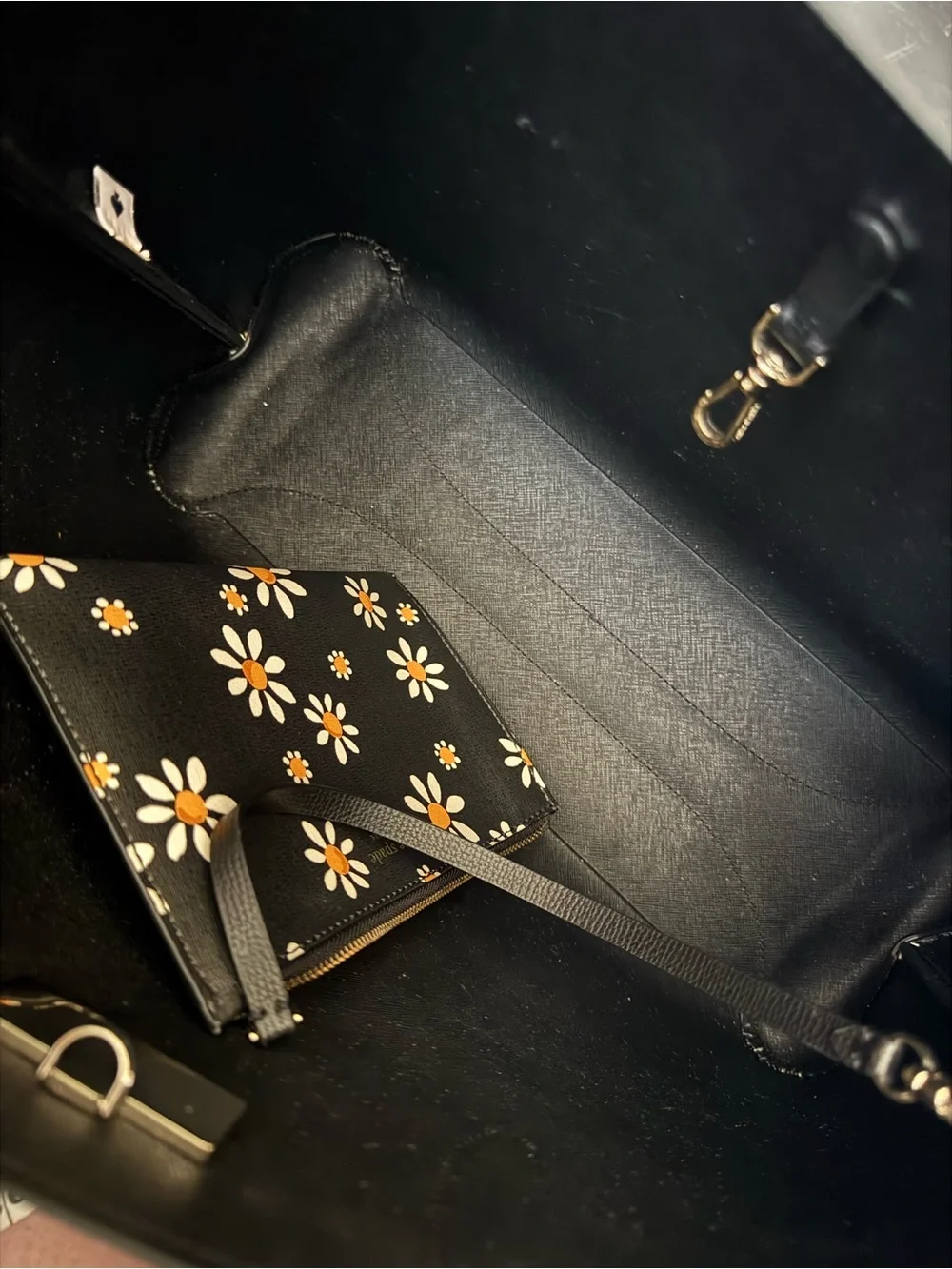Kate Spade Black Daisy Print Tote Purse + Matching Zip Wristlet Pouch 🌼